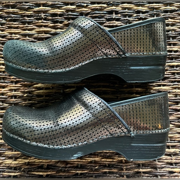 Dansko shiny copper/metallic clogs, size 41 - Picture 4 of 7